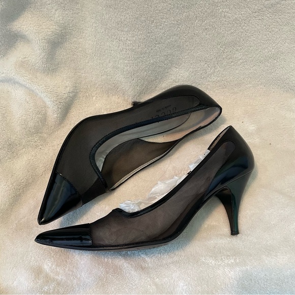 Vintage Gucci pumps. Black patent leather with iridescent green heel. Authentic - Picture 2 of 5